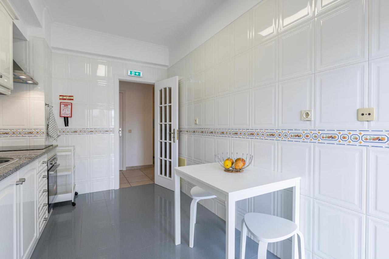 Sunny 2 Bdr Apartment By Lovelystay Charneca  Luaran gambar